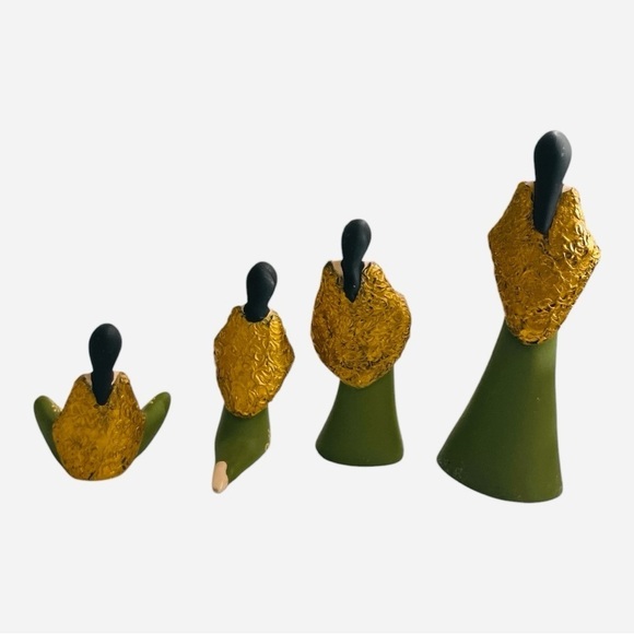 Ecuadorean Gift Ceramic Praying Dolls in colors of green, gold. 13”, 9”, 7”, 5” - Picture 3 of 9